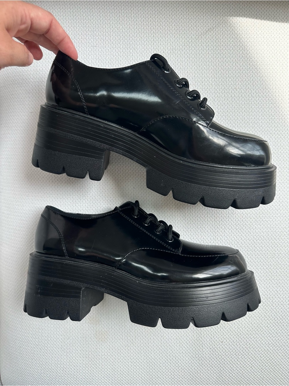 NEW Madden Girl Women's Cagan Lug Sole Platform Lace Oxfords 9 Black Leather - Picture 2 of 9